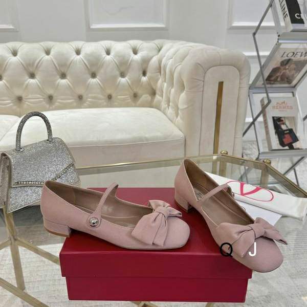 Picture of Valentino Shoes _SKUValentinosz35-40XJ030319985